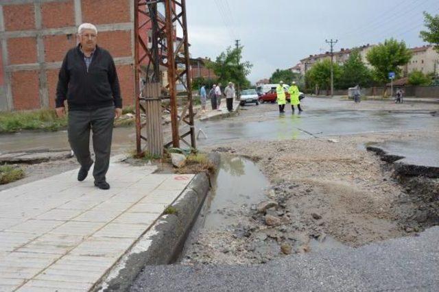 Çorum'da Sağanak Yağmur Su Baskınına Neden Oldu