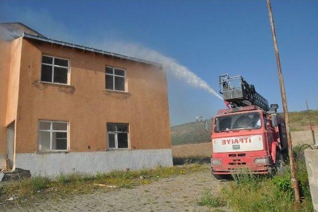 Kullanılmayan Polis Dinlenme Tesisinde Yangın