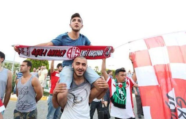 Antalyaspor Kafilesi Bug&uuml;n D&ouml;n&uuml;yor (6) 3