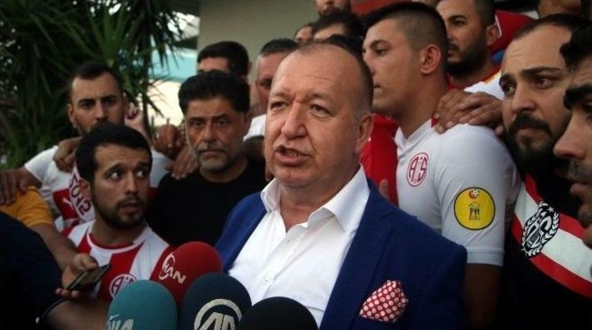 Eto&rsquo;o Geldi, Ronaldinho İse Cumartesi Geliyor