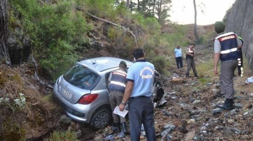 Otomobil U&ccedil;uruma Yuvarlandı, Hamile S&uuml;r&uuml;c&uuml; Yaralandı
