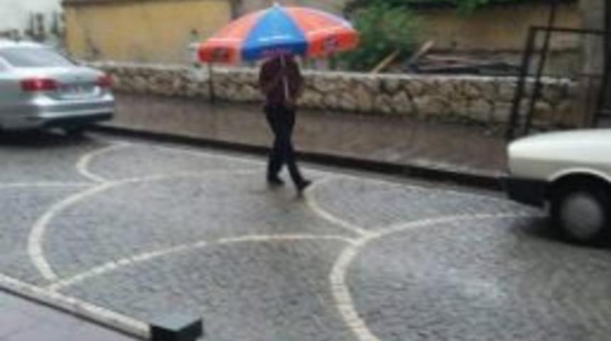 Vatandaştan Yağmura Karşı B&uuml;y&uuml;k &Ouml;nlem