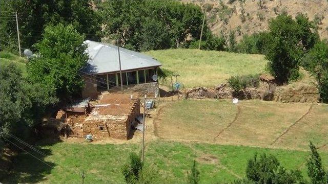 Hava Ambulansı Yakılan Ateşle Tarlaya İndi