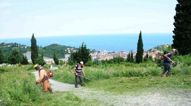 İnebolu’da Mezarlıklar Temizleniyor