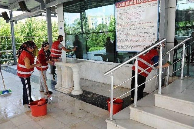 Camilerde Ramazan Temizliği 1