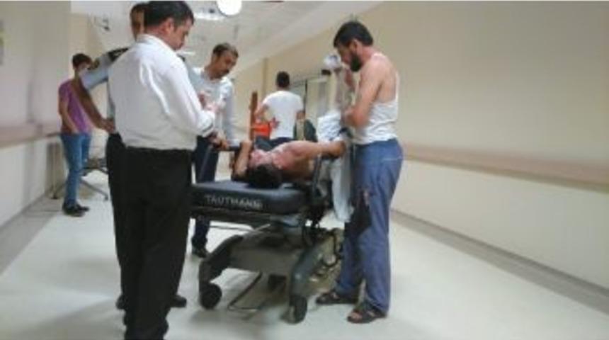 Adıyaman&rsquo;da Suriyeli Gence Bı&ccedil;aklı Saldırı