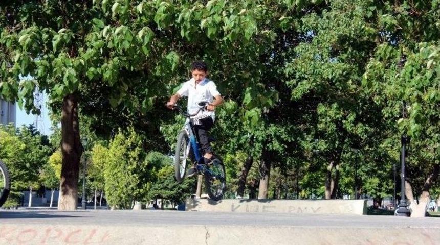 &Ccedil;ocukların Bisikletle Oyunu Korkuttu