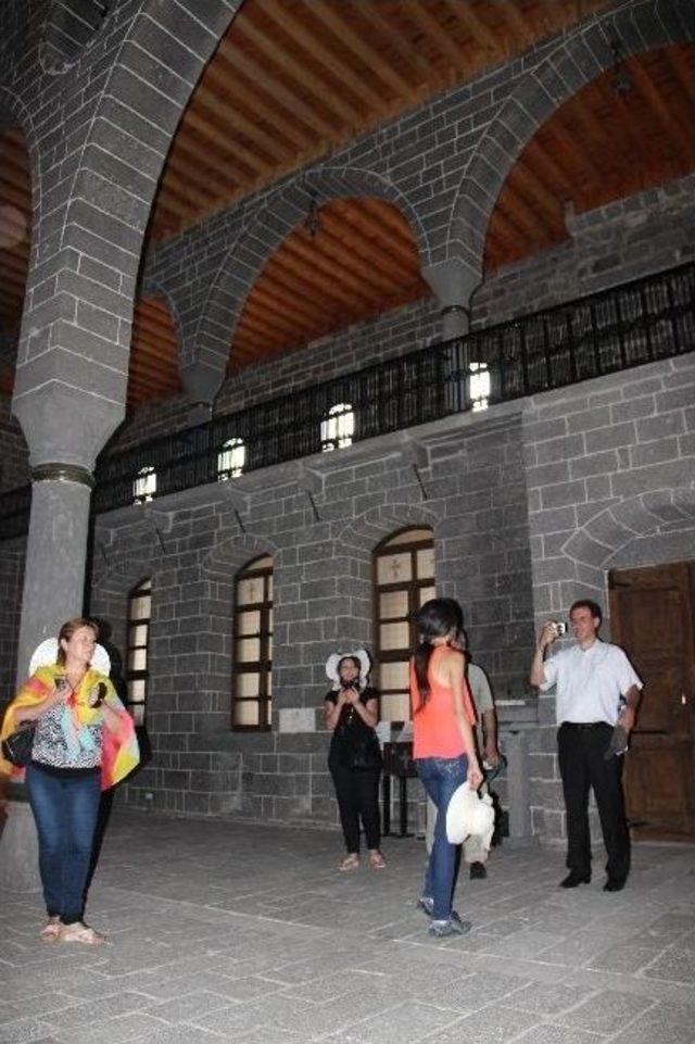 Diyarbakır Tarihi Mekanlarına Turist İlgisi