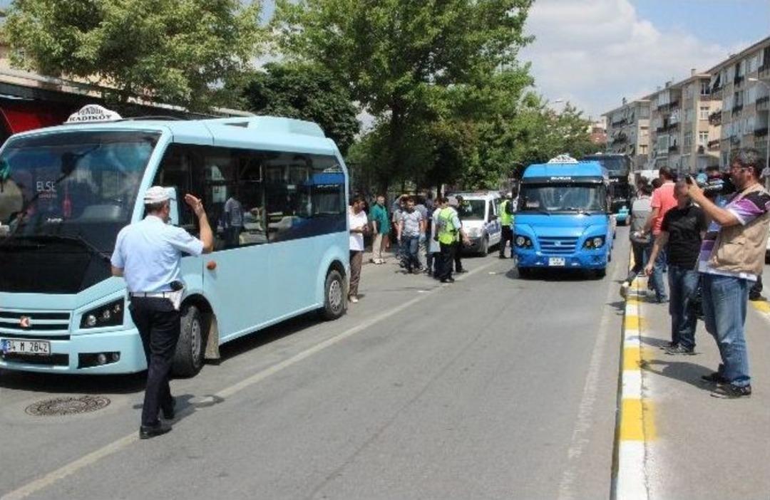 Trafik Polisi Tartıştığı Minib&uuml;s S&uuml;r&uuml;c&uuml;s&uuml;n&uuml; Vurdu