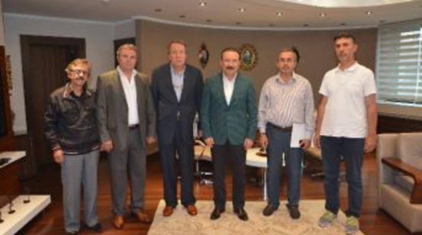 Başkan Doğan, Merkez Yeşil Cami Derneği Y&ouml;netimi Ağırladı