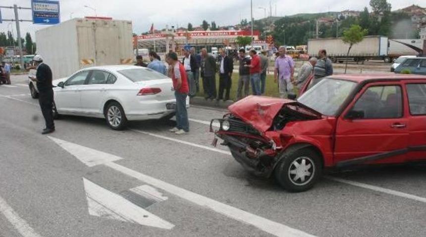 Zincirleme Kaza: 2 Yaralı