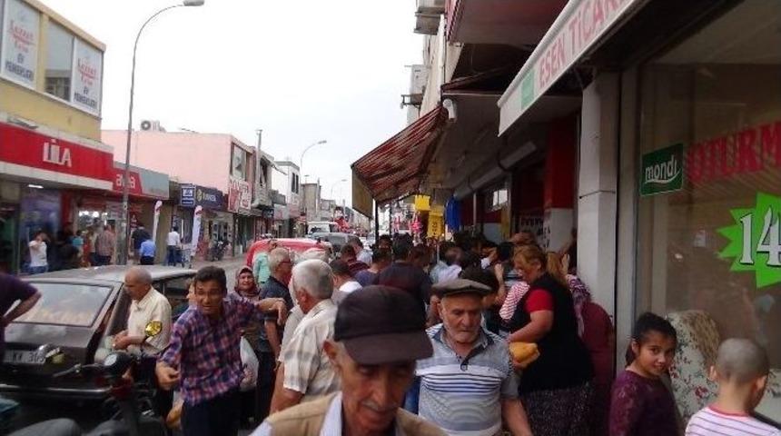 Bedava Ekmek İzdihamı