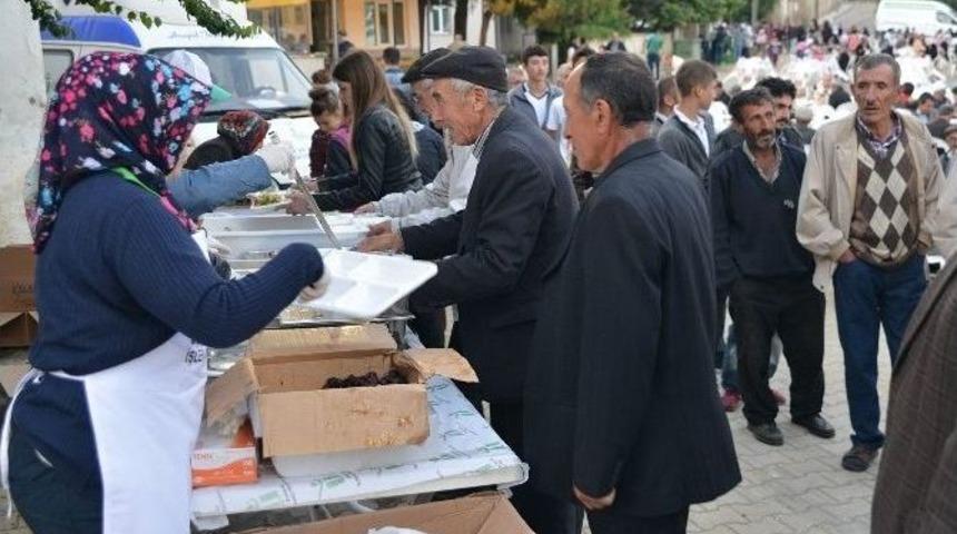 Tepebaşı&rsquo;nın İftar Sofraları Keskin, Uludere Ve Eğri&ouml;z&rsquo;de Kuruldu