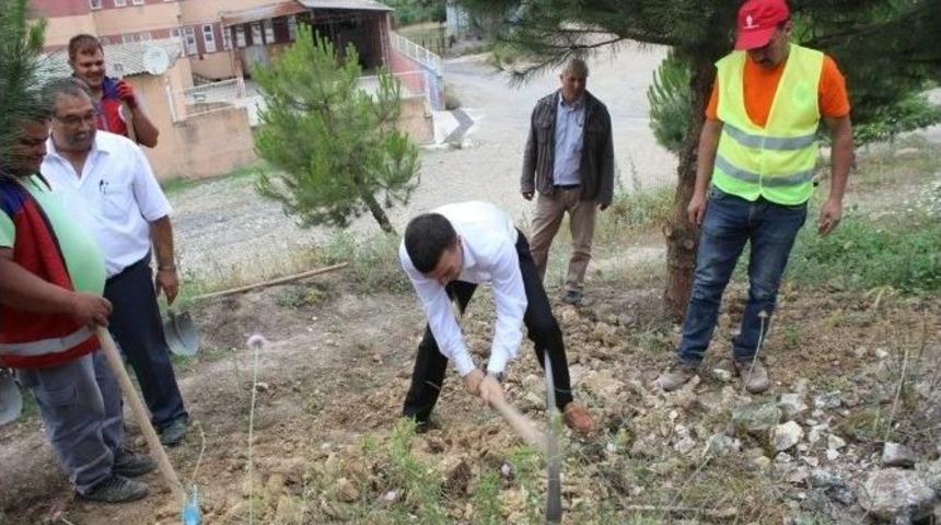 Balya&rsquo;da Başkan Kılı&ccedil; Kazmayı Eline Aldı