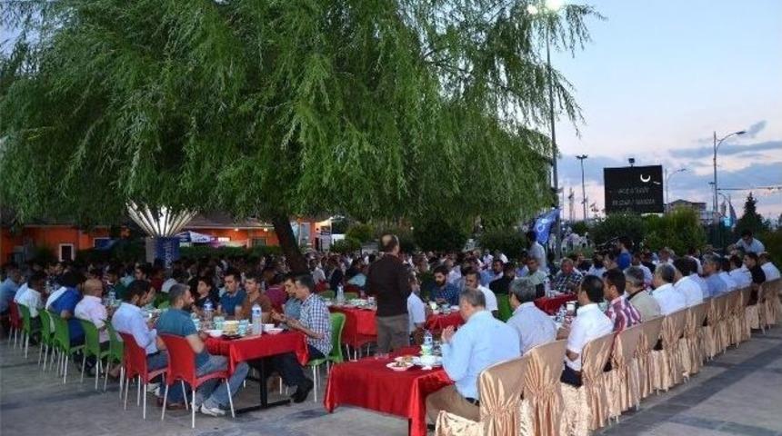 Esenlik, İş Ortakları İle İftarda Buluştu