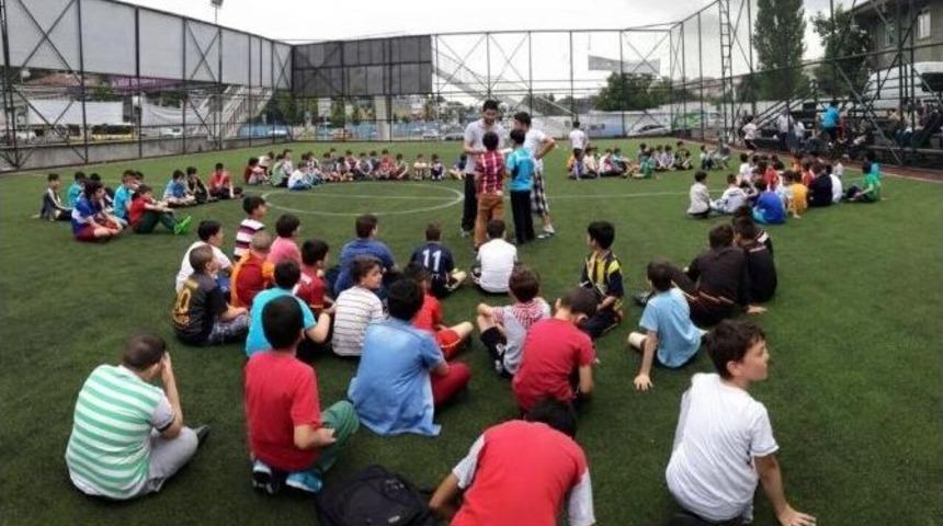 Beyoğlu&rsquo;nda &Ccedil;ocuklar Yazı Sporla Ge&ccedil;iriyor