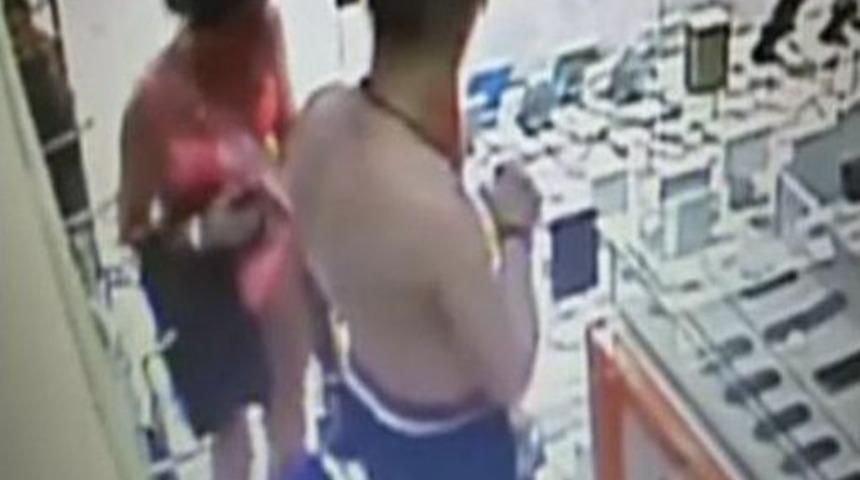 Muğla&rsquo;da Hırsızlık Yapan İngiliz &Ccedil;ift Yakalandı