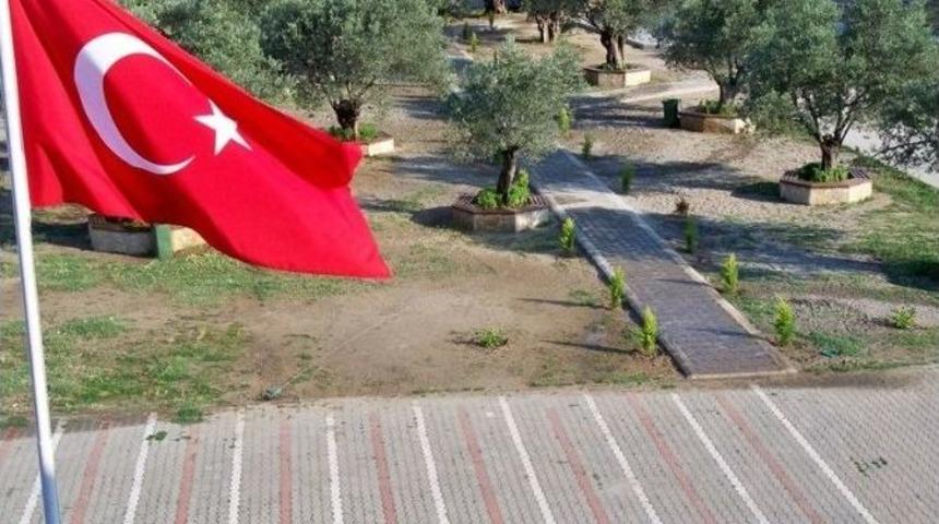 Salih Korkut Budras Fen Lisesinde Amfi Tiyatro Ve Yeni Bah&ccedil;e D&uuml;zenlemesi Yapıldı