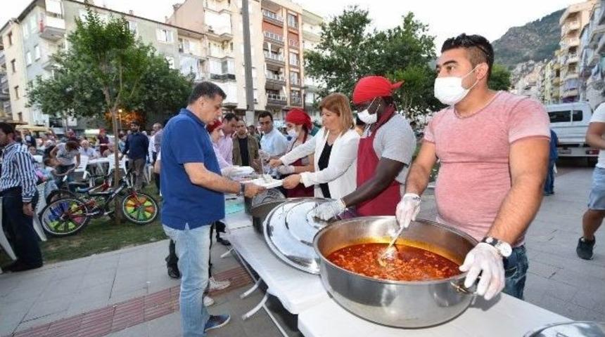 Yunusemre&rsquo;nin İftar Sofrası Kuyualan&rsquo;da Kuruldu