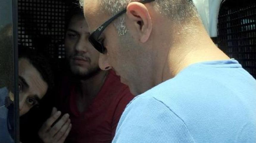 Şaşkın Gasp&ccedil;ı, Belediye Otob&uuml;s&uuml;yle Ka&ccedil;ınca Yakalandı