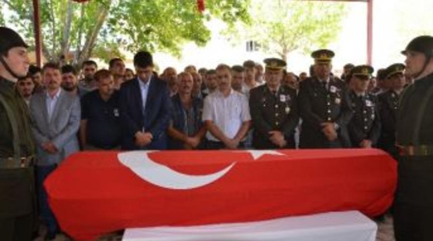 T&uuml;rkoğlu&rsquo;da Kazada &Ouml;lenler Toprağa Verildi