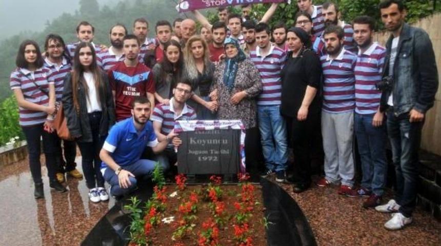 Kazım Koyuncu, &Ouml;l&uuml;m&uuml;n&uuml;n 10&rsquo;Uncu Yılında Mezarı Başında Anıldı