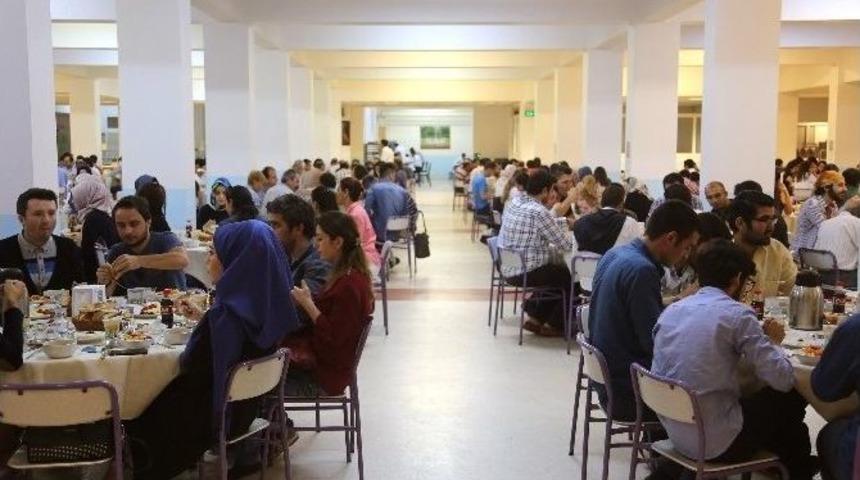 Pilav G&uuml;n&uuml; Ramazana Denk Geldi, Mezunlar İftarda Buluştu