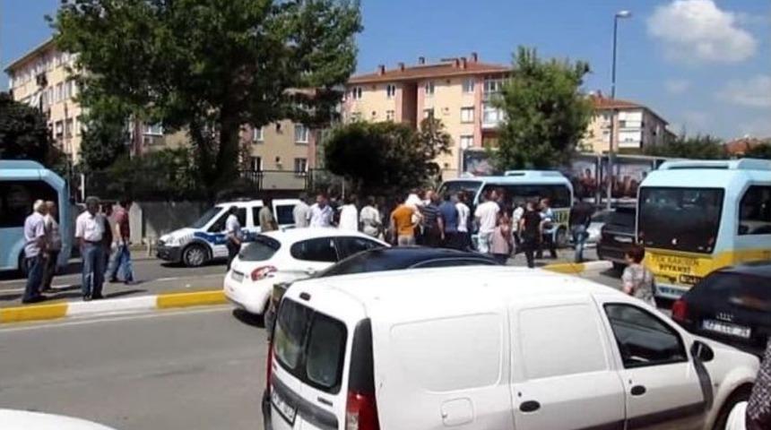 (&ouml;zel Haber) Polis Memuruna Saldıran Minib&uuml;s&ccedil;&uuml;ler Amat&ouml;r Kamerada