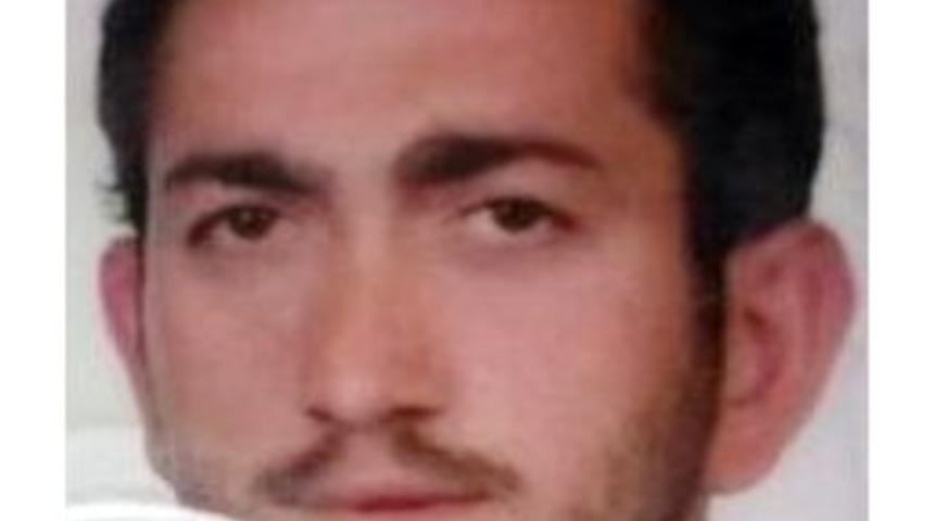 İzmir’de Merdivenden Düşen İnşaat İşçisi Öldü