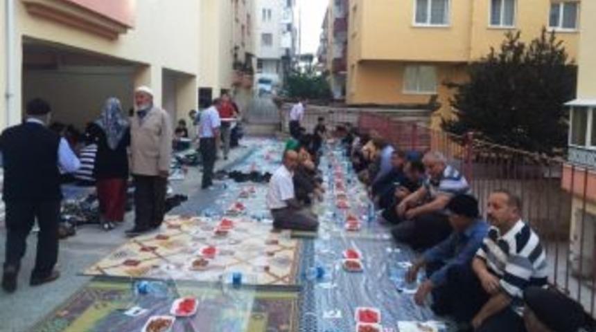 Başkan Çetin Mahalle İftarına Katıldı