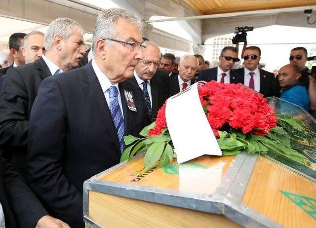 Gazeteci-yazar C&uuml;neyt Arcay&uuml;rek Son Yolculuğuna Uğurlandı 3