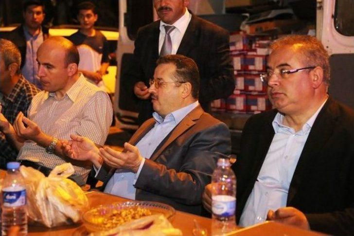 Büyükşehir Belediyesi, Olur İlçesi’nde ‘sokak İftarı’ Düzenledi G1