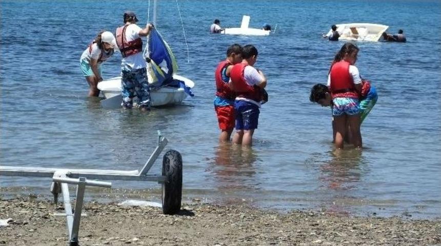 Burhaniye’de Gençlere Yelken Eğitimi