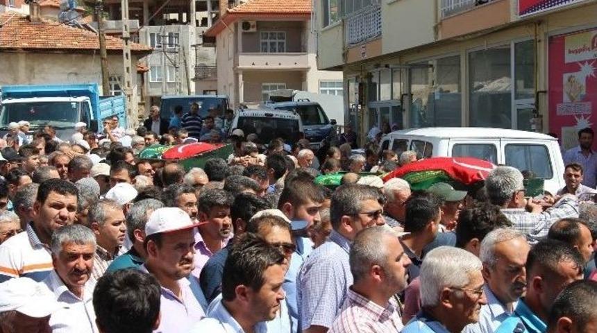 Bucak&rsquo;ta Pompalı T&uuml;fekle &Ouml;ld&uuml;r&uuml;len Kardeşler Toprağa Verildi