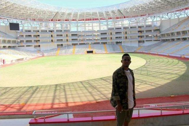 Eto'o Antalyaspor'un Yeni Stadını Gezdi