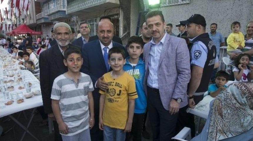 Yaz Spor Okulu &Ouml;ğrencileri İftarda Buluştu