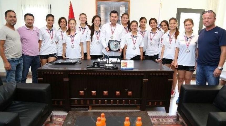 Yalıkavakspor Hentbol Takımı&rsquo;ndan Başkan Kocadon&rsquo;a Ziyaret