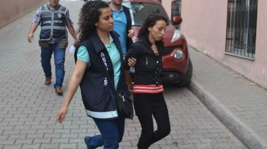 Çocuğunu Döverek Öldüren Anne Ve Sevgilisi Tutuklandı