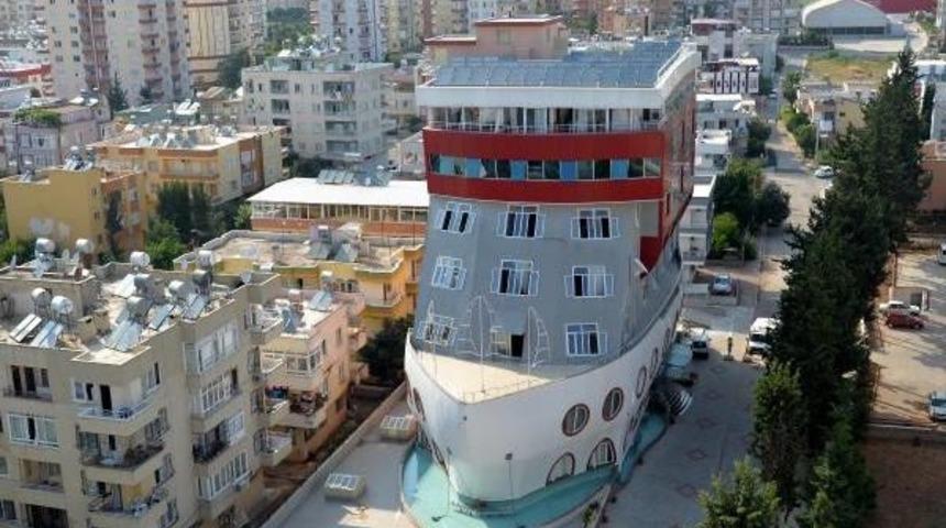Mersin'de Gemi Şeklinde &Ouml;ğrenci Yurdu