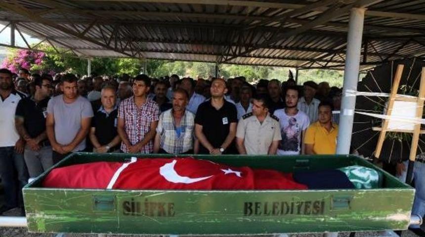 Silifke'de 'efsane Başkan'ın &Ouml;l&uuml;m&uuml; Esrarını Koruyor (2)