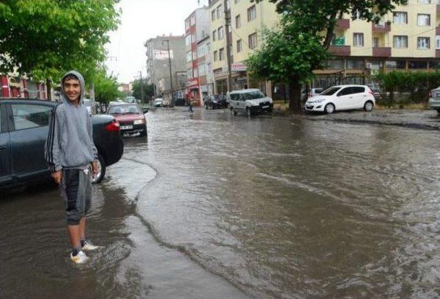 Çorlu’Da Yağmur Sokakları Göle Çevirdi