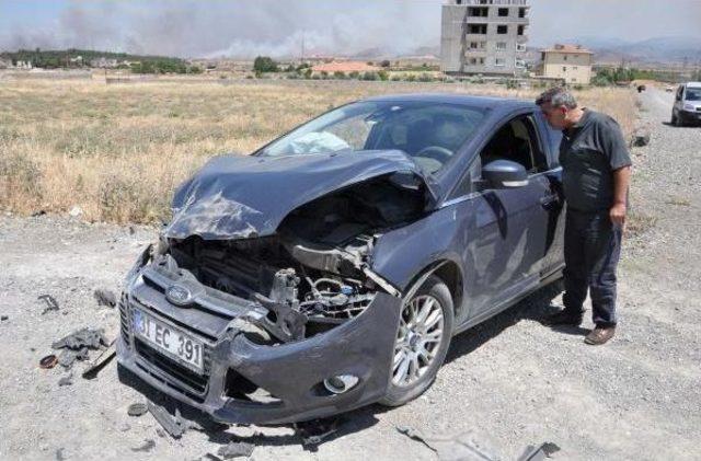 İslahiye'de Minibüs Ile Çarpışan Otomobilin Sürücüsü Yaralandı