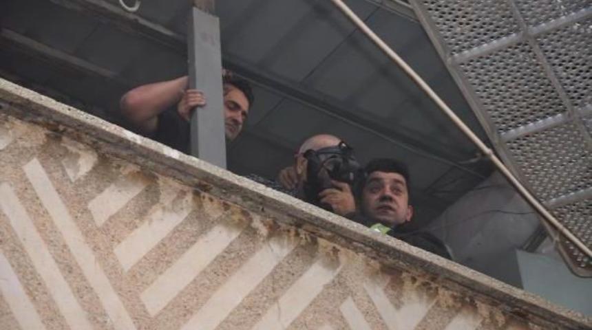 Yangında Mahsur Kalan 90 Yaşındaki Dedeyi Itfaiye Kurtardı