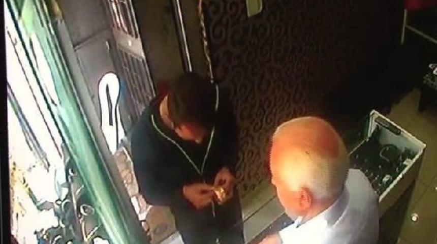 Kuyumcudan Bilezikleri Alarak Ka&ccedil;tı