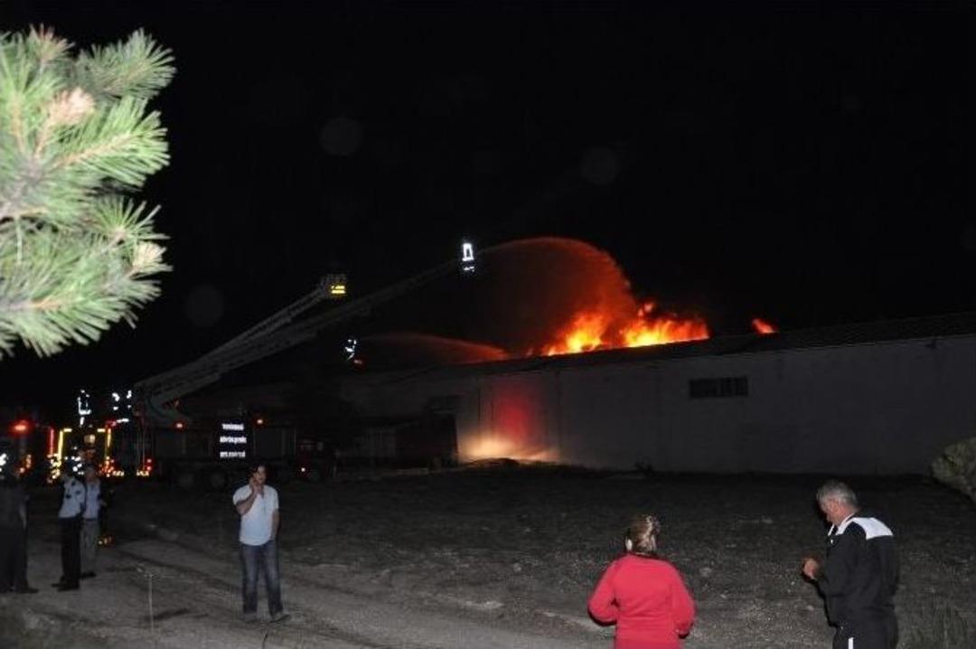 Fabrikada Korkutan Yangın