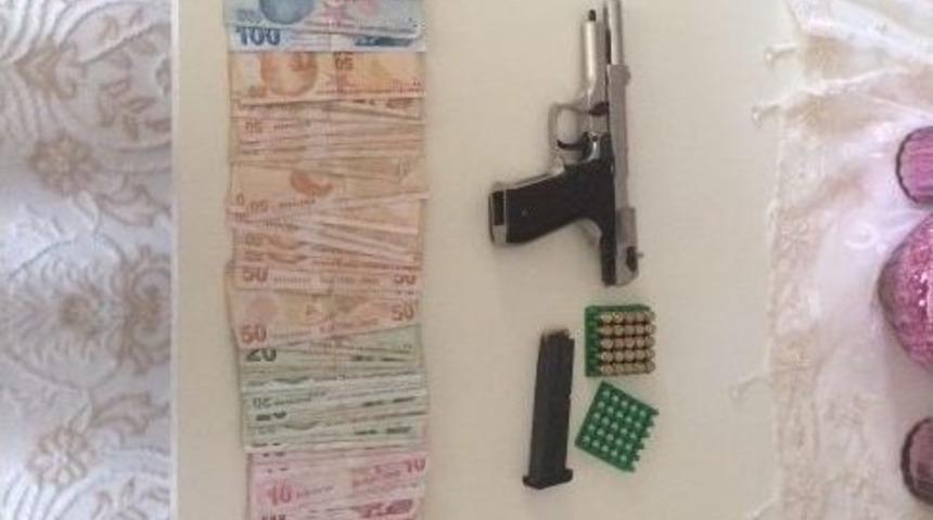 Ptt Soyguncusu Evinde Paraları Sayarken Yakalandı