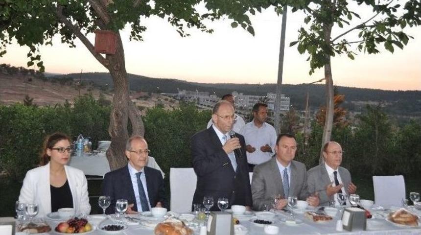 G&uuml;lsan Holding Ailesi İftarda Buluştu