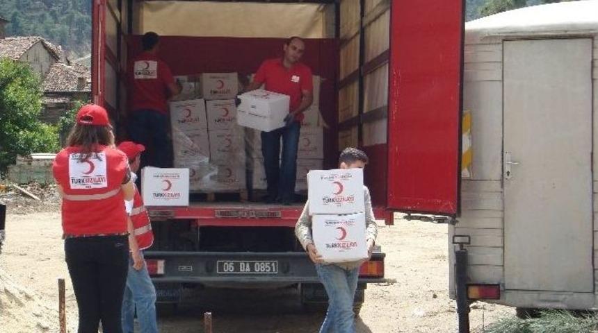 T&uuml;rk Kızılayı&rsquo;ndan Sel Felaketi Yaşanan Tozman K&ouml;y&uuml;ne Gıda Yardımı