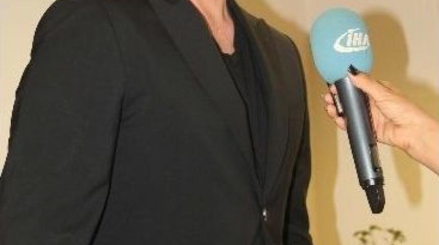 Kutsi İ&ccedil;in &Ouml;nce M&uuml;zik Sonra Oyunculuk