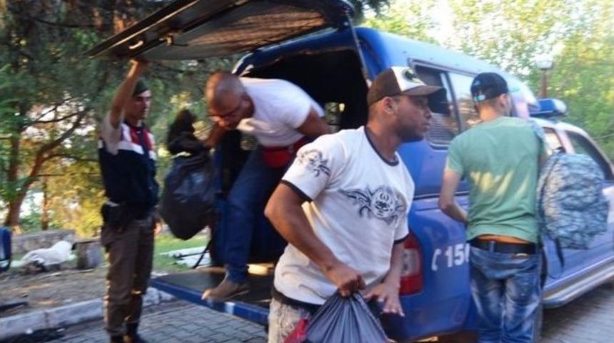 Balıkesir&rsquo;de 45 Suriyeli Ka&ccedil;ak G&ouml;&ccedil;men Yakalandı